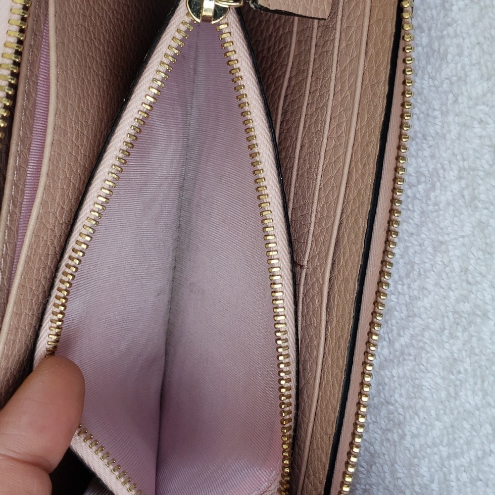Valentino Garavani Rock stud zippy wallet 🔥 💕 - Picture 6 of 16